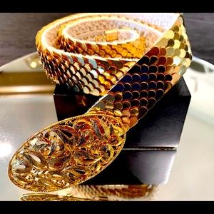 Gold Vintage Stretch Belt.